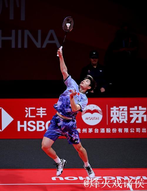 世界羽联年终总决赛 石宇奇2-0昆拉武特晋级决赛