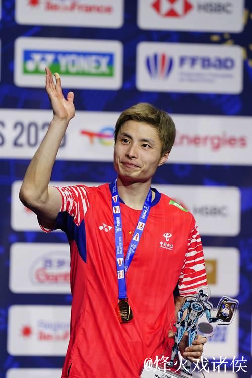 世界羽联年终总决赛 石宇奇2-0昆拉武特晋级决赛